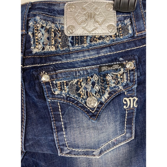 Miss Me size 28 x 32 Women’s Blue Denim Bling Embellished Relaxed Bootcut Jeans - Picture 2 of 8
